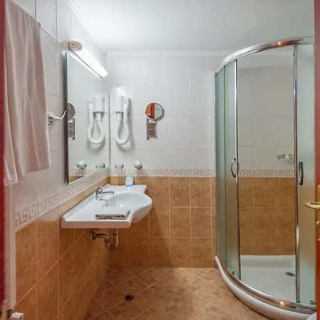 List Hotel