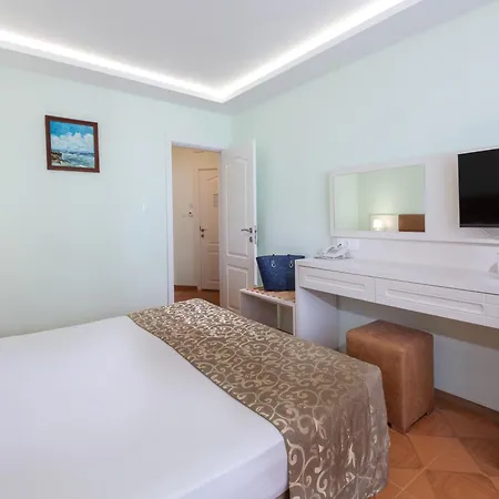 List Hotel 4*